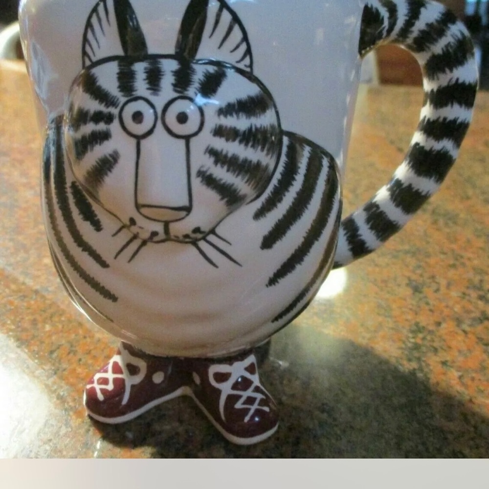Kliban sneaker cat mug. No markings.